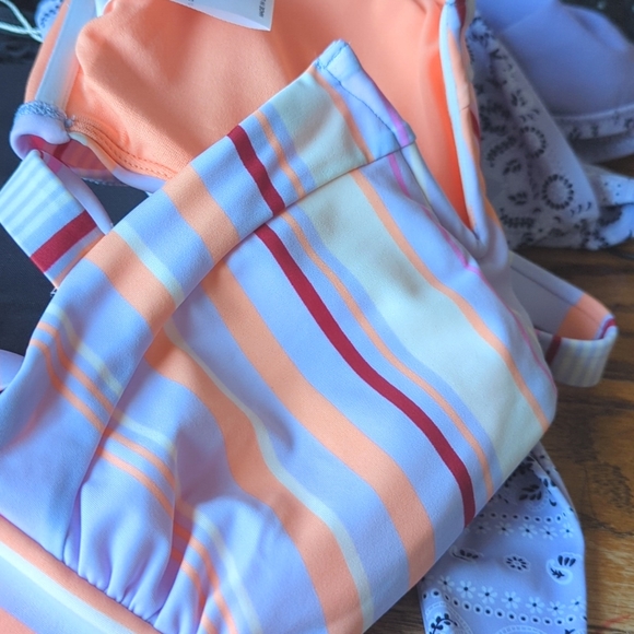 🆕🌿🪷STRIPED BIKINI TOP🌿 - Picture 2 of 4